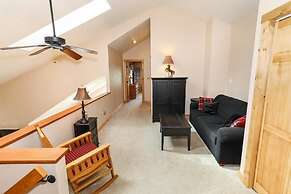 Seven Springs 2 BR Premium Condo, Walk to Slopes by RedAwning - Save 1