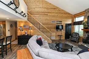 Seven Springs 2 BR Premium Condo, Walk to Slopes by RedAwning - Save 1