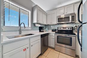 Relaxing 2bd/2ba w/ Partial View & Pool