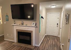 2br/2ba Full Condo w/ Pool & Gym, Sleeps 6