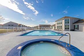 2br/2ba Full Condo w/ Pool & Gym, Sleeps 6