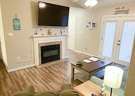 2br/2ba Full Condo w/ Pool & Gym, Sleeps 6