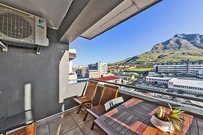 Stunning 2BD APT With a Full Table Mountain View