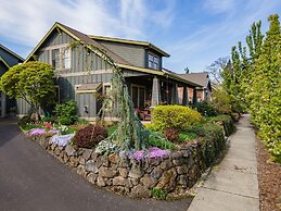 Neighborhood Nest 2 Bedroom Home by RedAwning