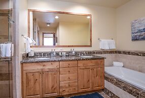 Beaver Creek Landing B402 3 Bedroom Condo by RedAwning