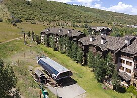 Beaver Creek Landing B402 3 Bedroom Condo by RedAwning