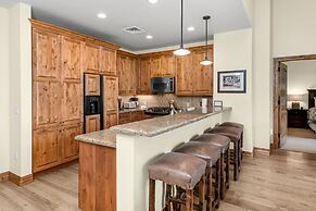 Beaver Creek Landing B402 3 Bedroom Condo by RedAwning