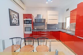 Amazing Views of Spinola Bay in Heart of St.julians