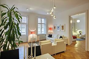 Spacious 1 Bed Basilica Apartment - With Balcony