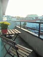 Spacious 1 Bed Basilica Apartment - With Balcony