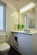 Spacious 1 Bed Basilica Apartment - With Balcony