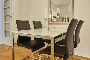 Spacious 1 Bed Basilica Apartment - With Balcony