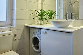 Spacious 1 Bed Basilica Apartment - With Balcony