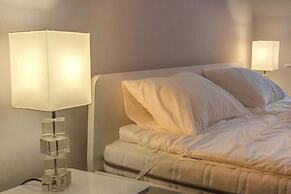 Spacious 1 Bed Basilica Apartment - With Balcony