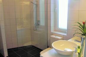 Spacious 1 Bed Basilica Apartment - With Balcony