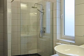 Spacious 1 Bed Basilica Apartment - With Balcony