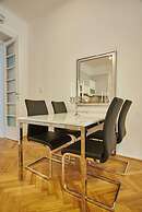 Spacious 1 Bed Basilica Apartment - With Balcony