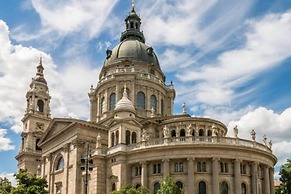 Spacious 1 Bed Basilica Apartment - With Balcony