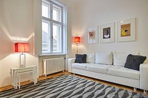 Spacious 1 Bed Basilica Apartment - With Balcony