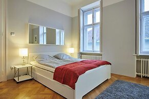 Spacious 1 Bed Basilica Apartment - With Balcony