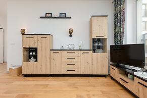 Apartment Kotsisa + Parking by Renters