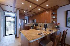 Kona Bali Kai 214 Oceanfront 2 Bedroom Condo by RedAwning