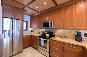 Kona Bali Kai 214 Oceanfront 2 Bedroom Condo by RedAwning