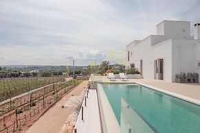 TD Tenuta Donna Madia Sea View Pool Over Vineyard