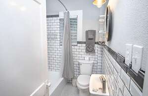 Remodeled Modern 1BR 1BA Apt Near Downtown 5min Pearl