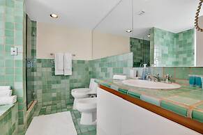 NEW Amazing Large 3BR Direct Oceanfront Penthouse On Ocean Drive