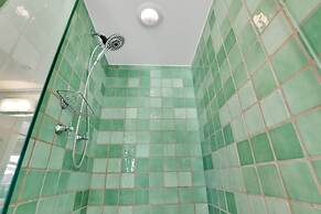 NEW Amazing Large 3BR Direct Oceanfront Penthouse On Ocean Drive