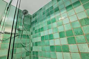 NEW Amazing Large 3BR Direct Oceanfront Penthouse On Ocean Drive