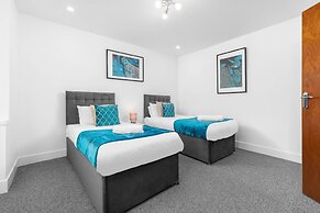 Spacious House With Garden Close to Birmingham City Centre