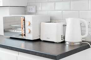 Spacious House With Garden Close to Birmingham City Centre