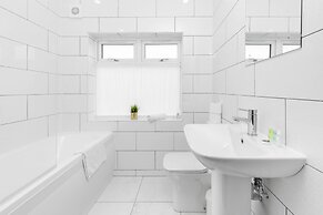 Spacious House With Garden Close to Birmingham City Centre