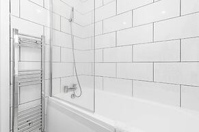 Spacious House With Garden Close to Birmingham City Centre