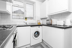 Spacious House With Garden Close to Birmingham City Centre