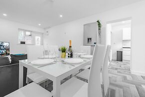 Spacious House With Garden Close to Birmingham City Centre