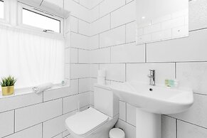 Spacious House With Garden Close to Birmingham City Centre