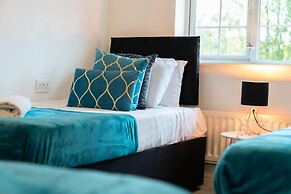 Superb Two Bedroom Duplex With Garden and Parking