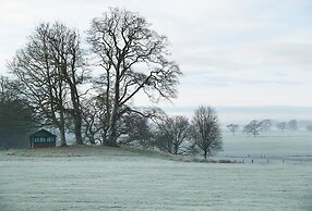 Luxury Lodge With Garden in the Grade II Listed Netherby Hall