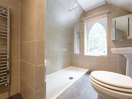 Luxury Lodge With Garden in the Grade II Listed Netherby Hall