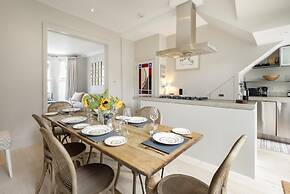 Chic Wandsworth Home With Patio