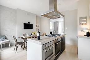 Chic Wandsworth Home With Patio