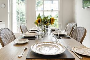 Chic Wandsworth Home With Patio