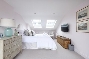 Chic Wandsworth Home With Patio