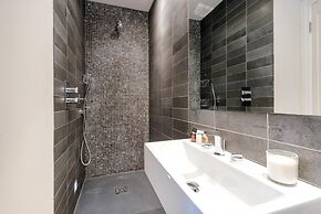 Chic Wandsworth Home With Patio