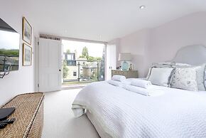 Chic Wandsworth Home With Patio