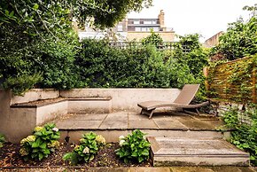 Chic Wandsworth Home With Patio