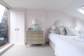 Chic Wandsworth Home With Patio